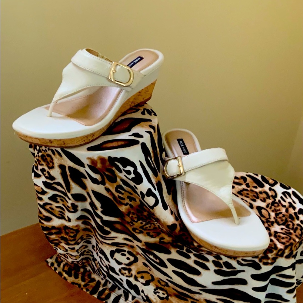 Bone wedge sandals NWO Box